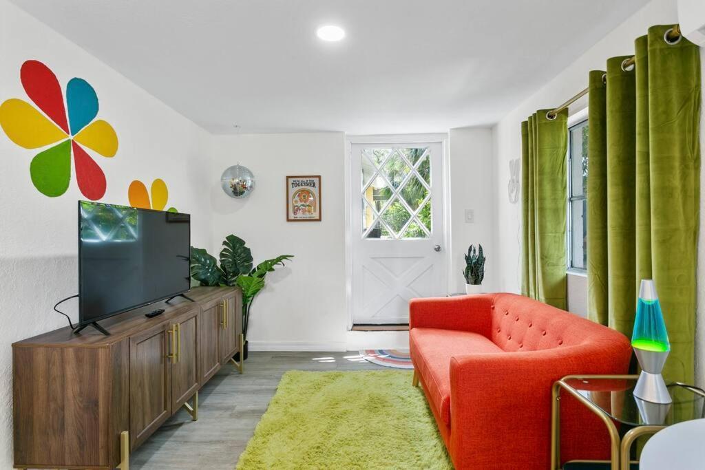That 70'S Themed Apt Close To Coffee, Food + Shops Tampa Zewnętrze zdjęcie